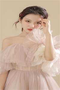 婚礼当天老婆炸金花输光衣服，我用235赢3个A沈重蒋依依小说